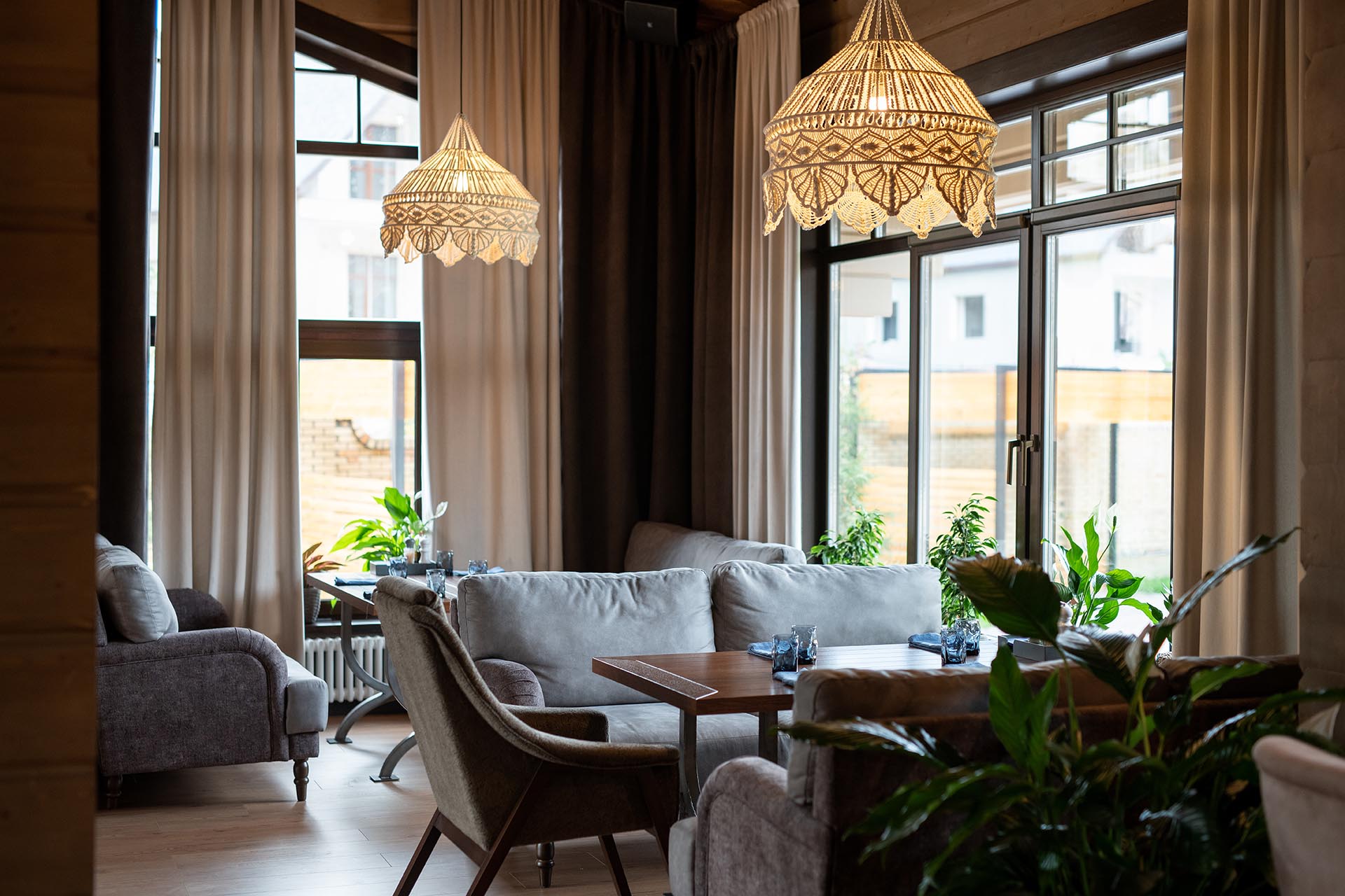 Servicio de guante blanco para marcas de muebles. Transporte y montaje de muebles de lujo para Marcas y Tiendas en España​